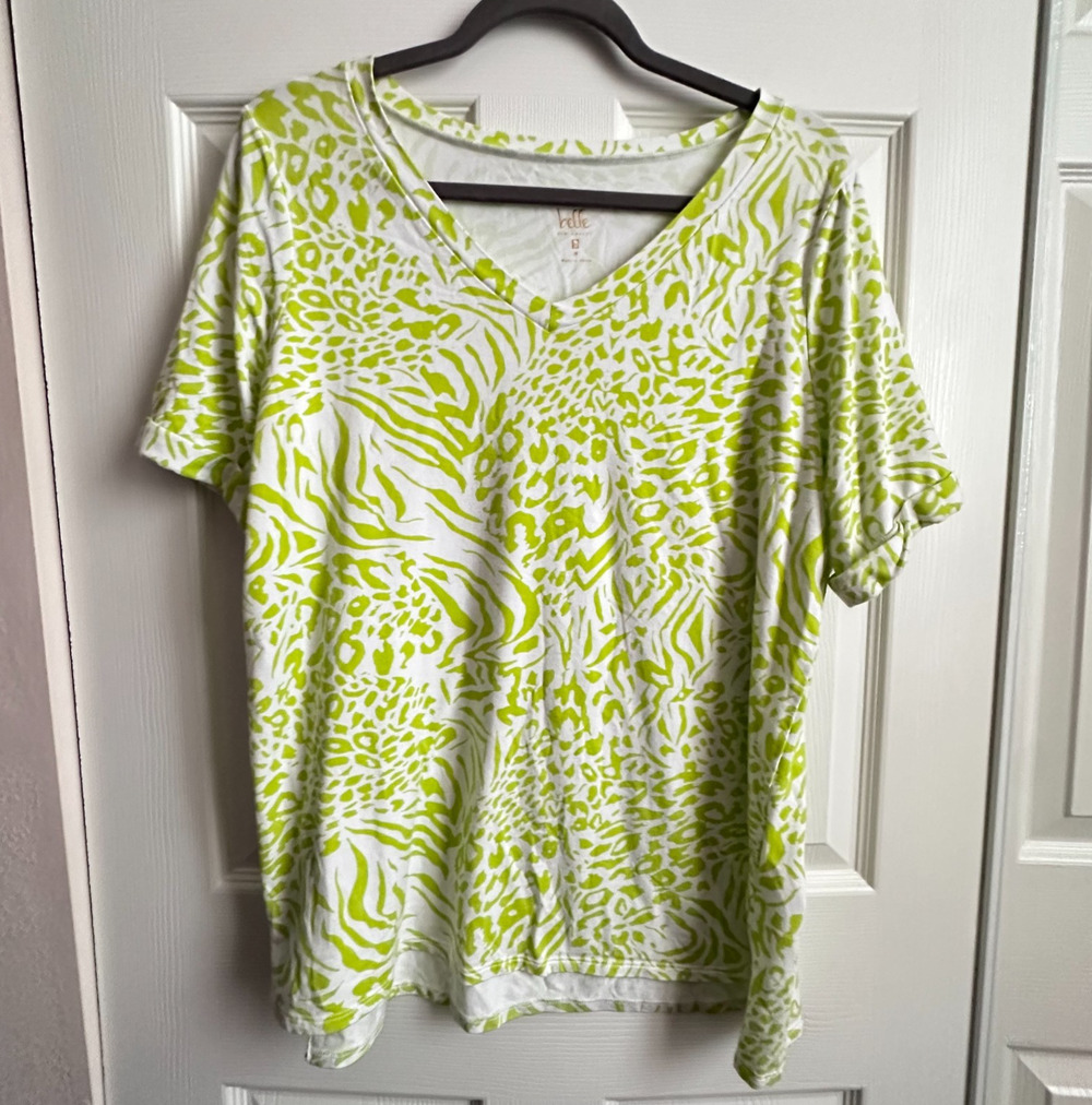 Belle by Kim Gravel Womens Medium Lime Green Mixed Animal Print V-Neck T-Shirt